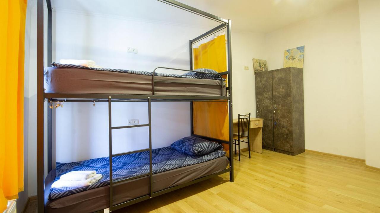 4 Bedroom Apartment On Liberty Square Tbilisi Exterior photo