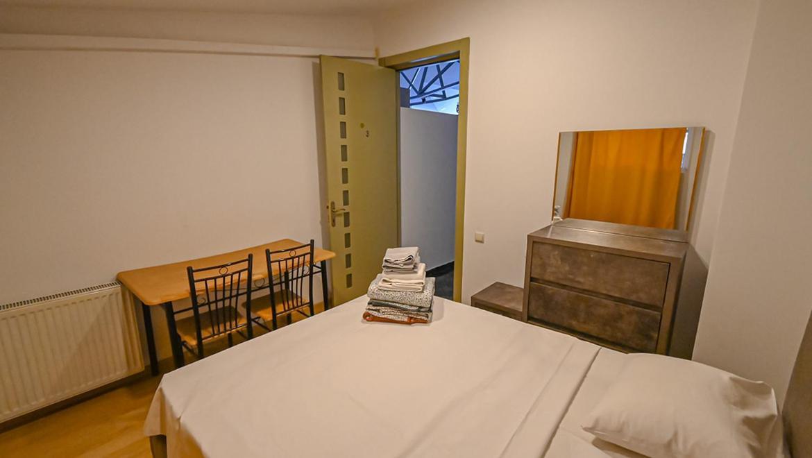 4 Bedroom Apartment On Liberty Square Tbilisi Exterior photo